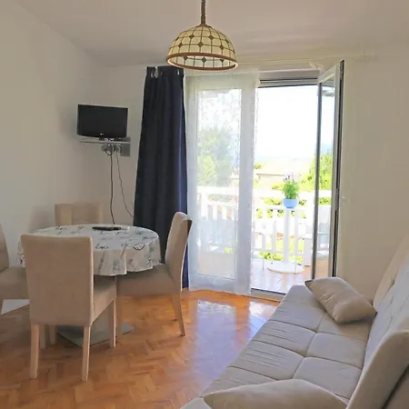 Hudan Apartment *