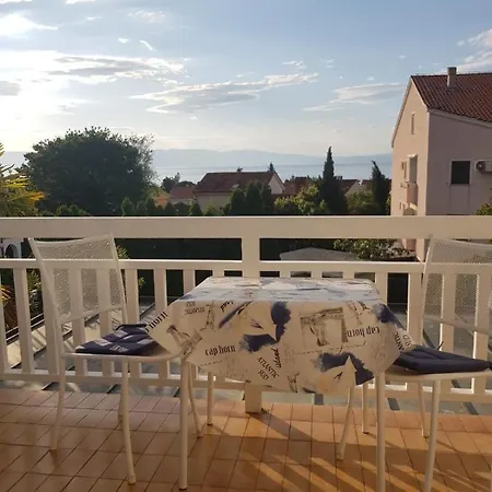 Hudan Apartment *